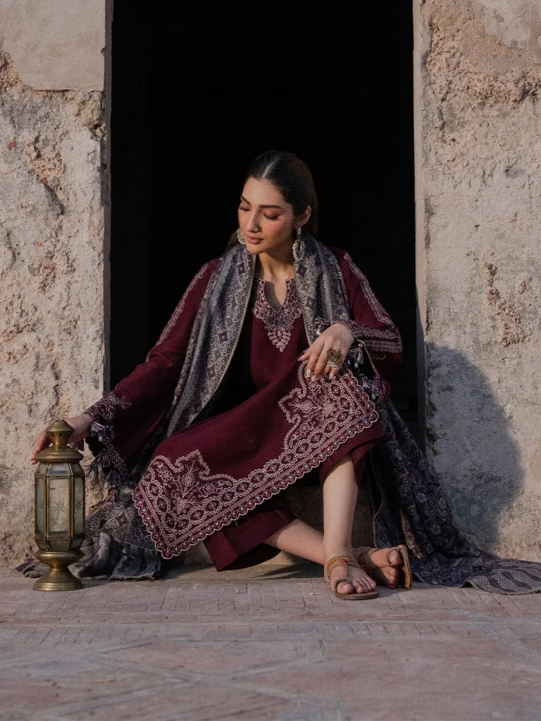 Izel 3-Piece Dhanak Suit – Brand Code 121214 - alternate view