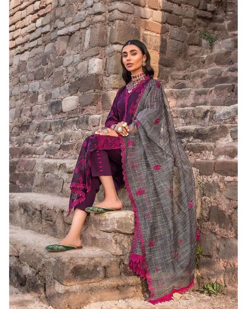 Zainab Chottani 3-Piece Dhanak Suit – Winter Collection 2026 - alternate view