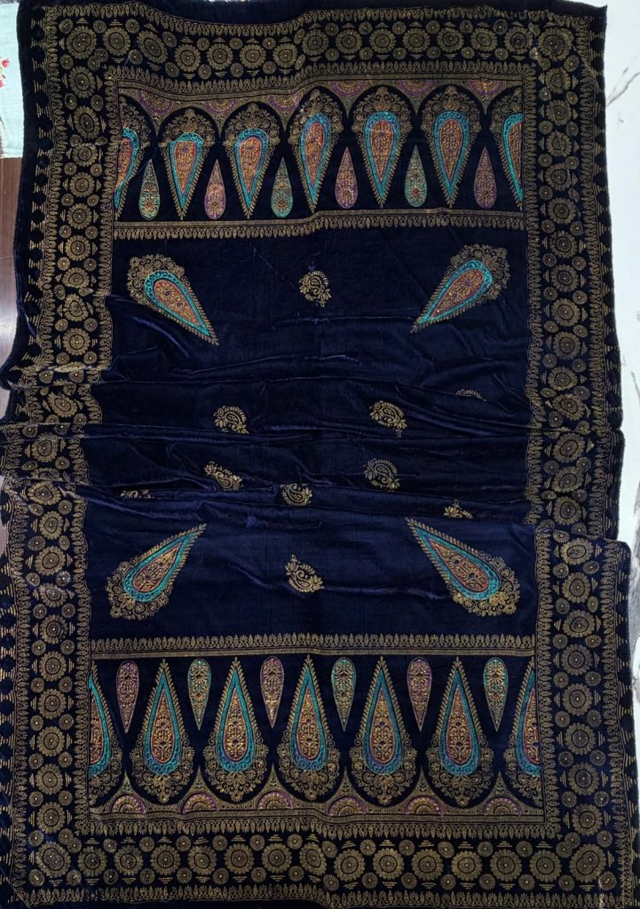 Agha Noor New Volume Shanil Velvet Printed Shawl - alternate view